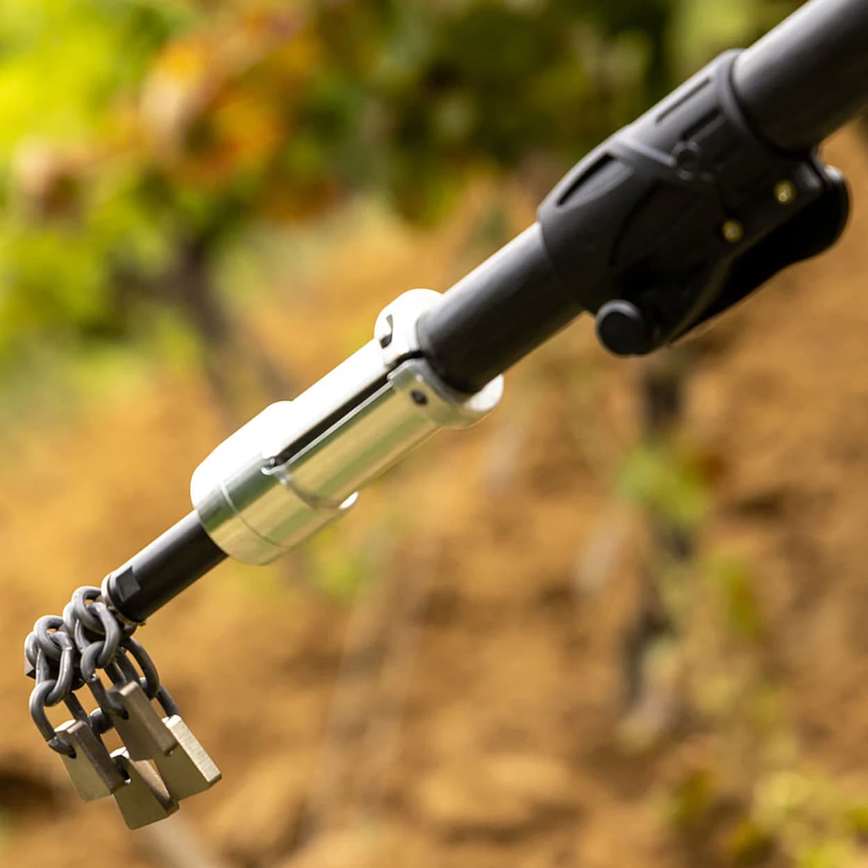 OUTIL DE DÉSHERBAGE INFACO PW3 AVEC MÂT TÉLESCOPIQUE